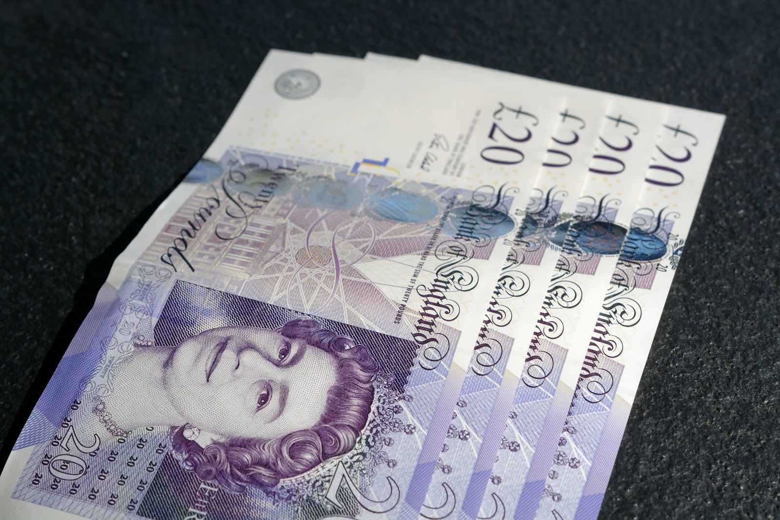 photo of £20 notes